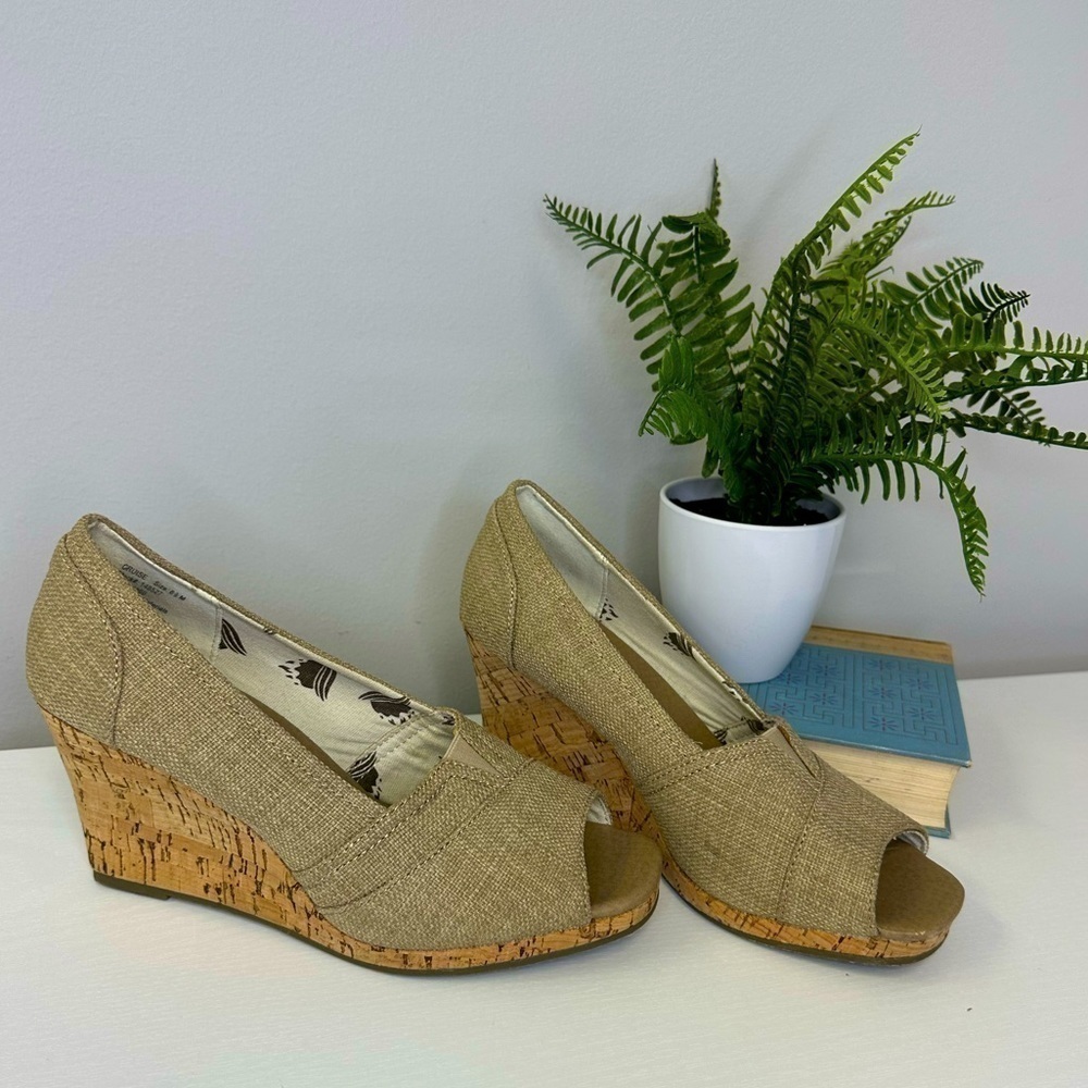 Nwt Aloha Island Tan Canvas Wedge Size 8.5